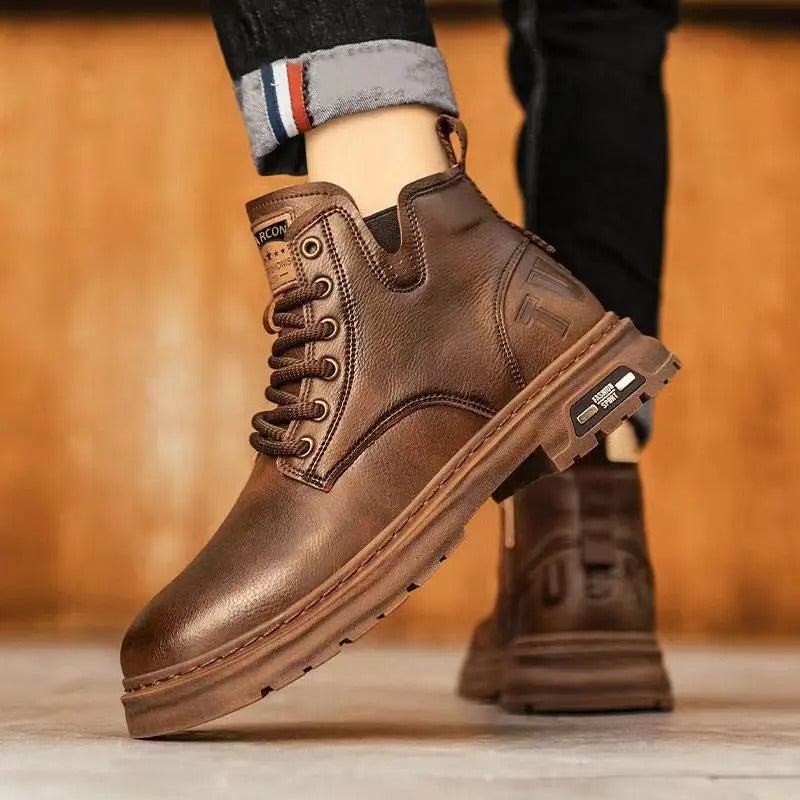 Bota Vintage West Masculina de Couro Genuíno + 3 BRINDES: Relógio, Óculos e Cinto Elegancy